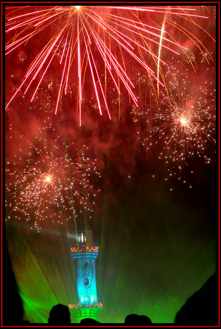 "Leuchtturm in Flammen" in Warnemünde