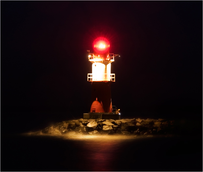 Leuchtturm in Rot