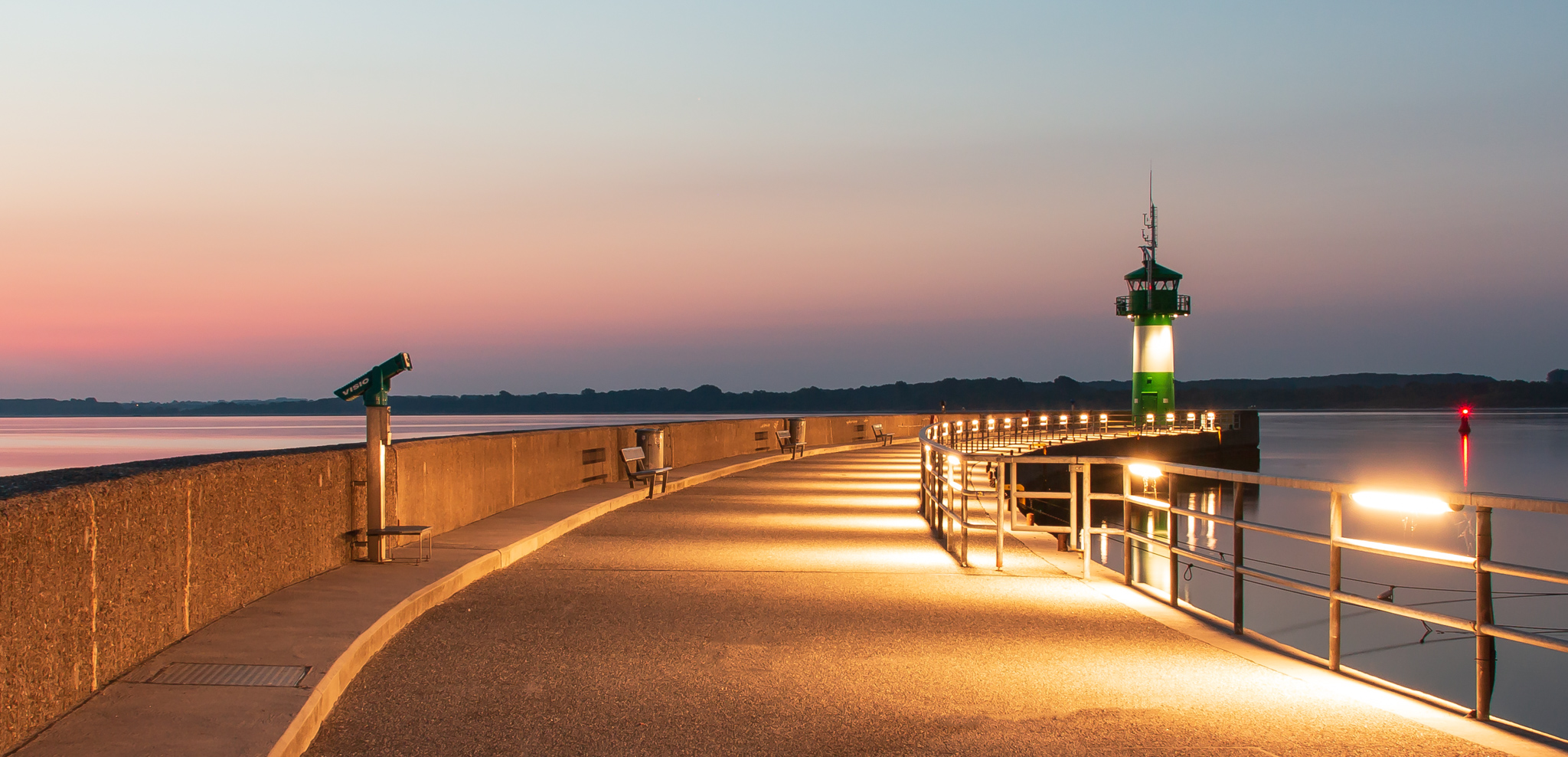 Leuchtturm in Travemünde bei Sonnenaufgang