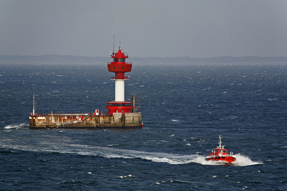 Leuchtturm Kiel und Lotsenboot Schilksee