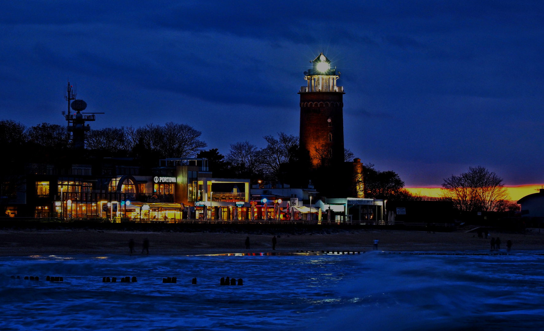 Leuchtturm Kolberg in der blauen Stunde