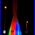 "Leuchtturm" - Leuchtende Säule/ rainbow night - light house in London