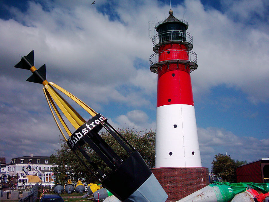 Leuchtturm mit Boje in Büsum/Nordsee