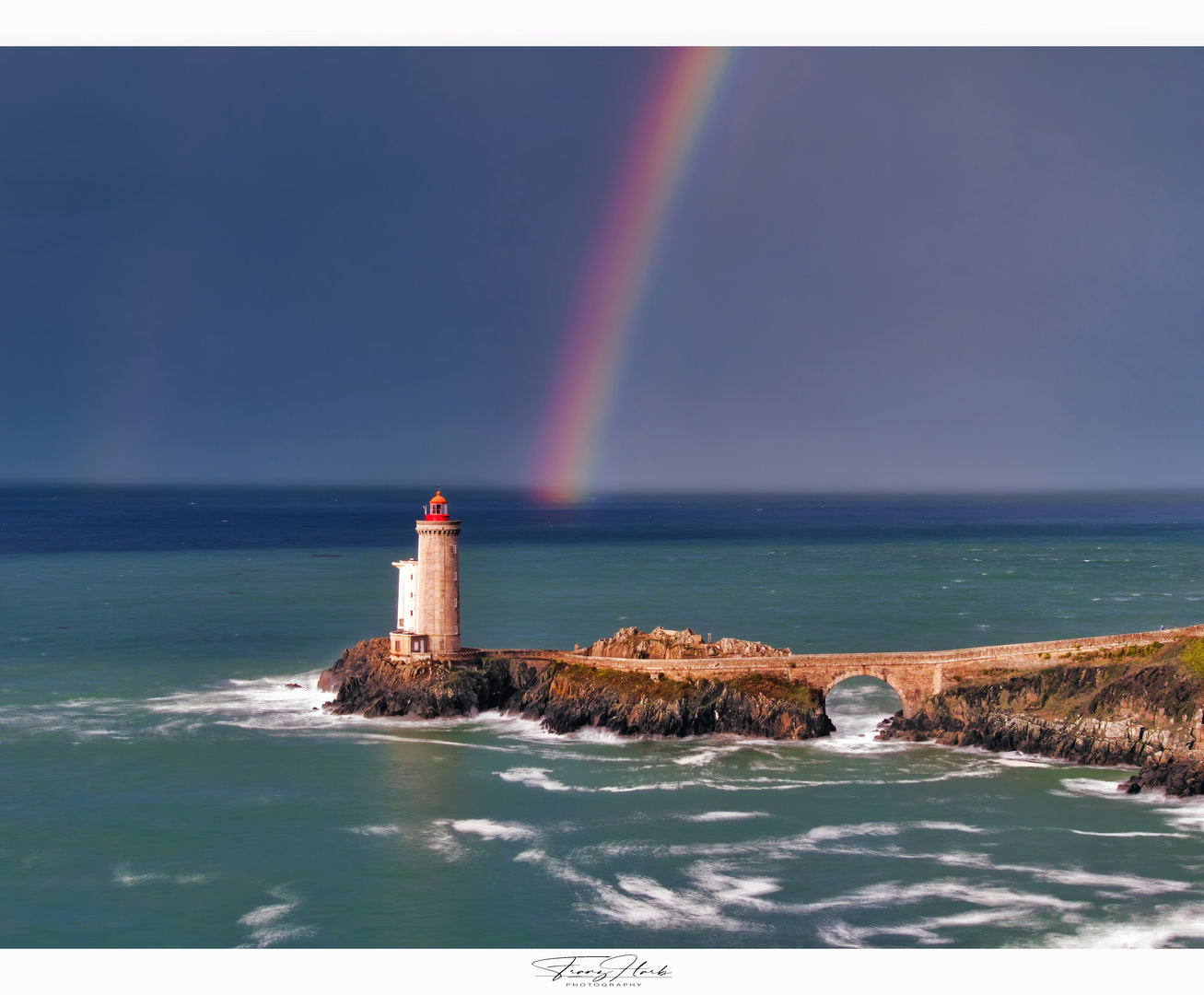Leuchtturm mit Regenbogen 