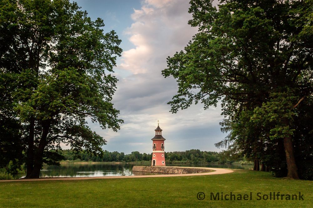 Leuchtturm Moritzburg am Abend