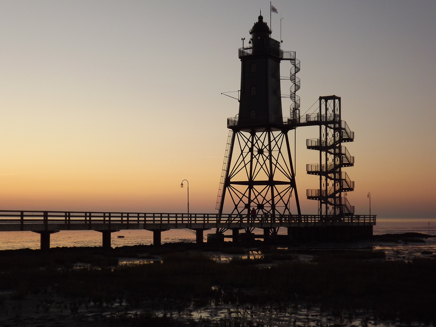 Leuchtturm Obereversand im Abendhimmel