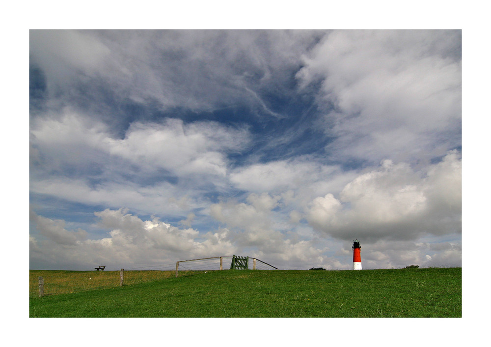 Leuchtturm Pellworm mit viel Himmel