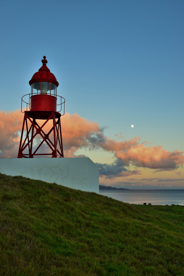 Leuchtturm und Sonnenuntergang