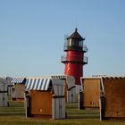 Leuchtturm und Strandkörbe