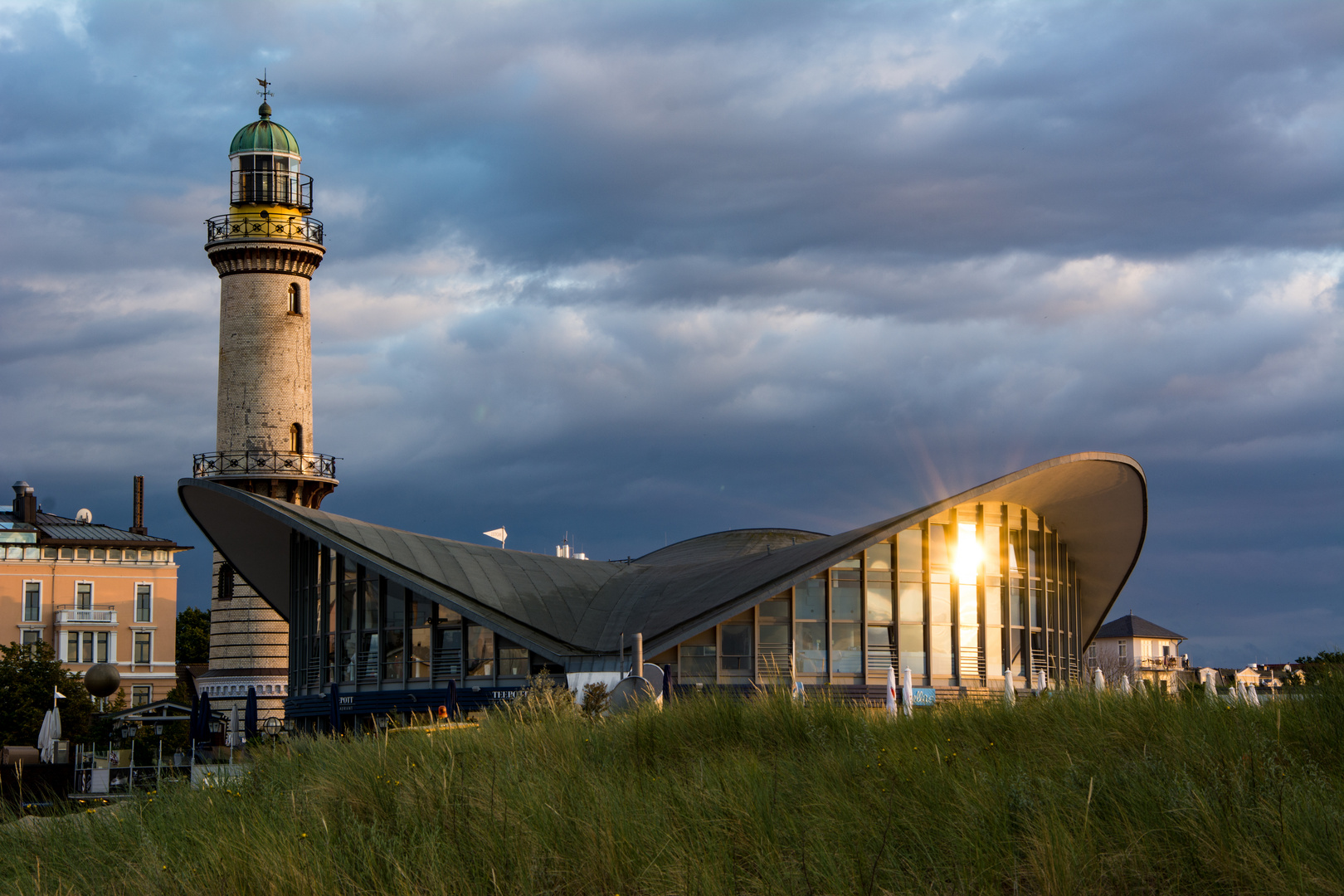 Leuchtturm und Teepott