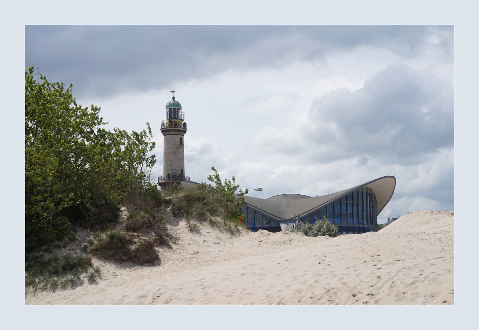 Leuchtturm und Teepott in den Dünen?