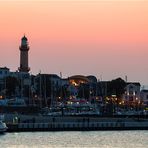 Leuchtturm und Teepott, Warnemünde