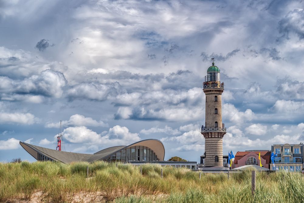 Leuchtturm und Teepott Warnemünde