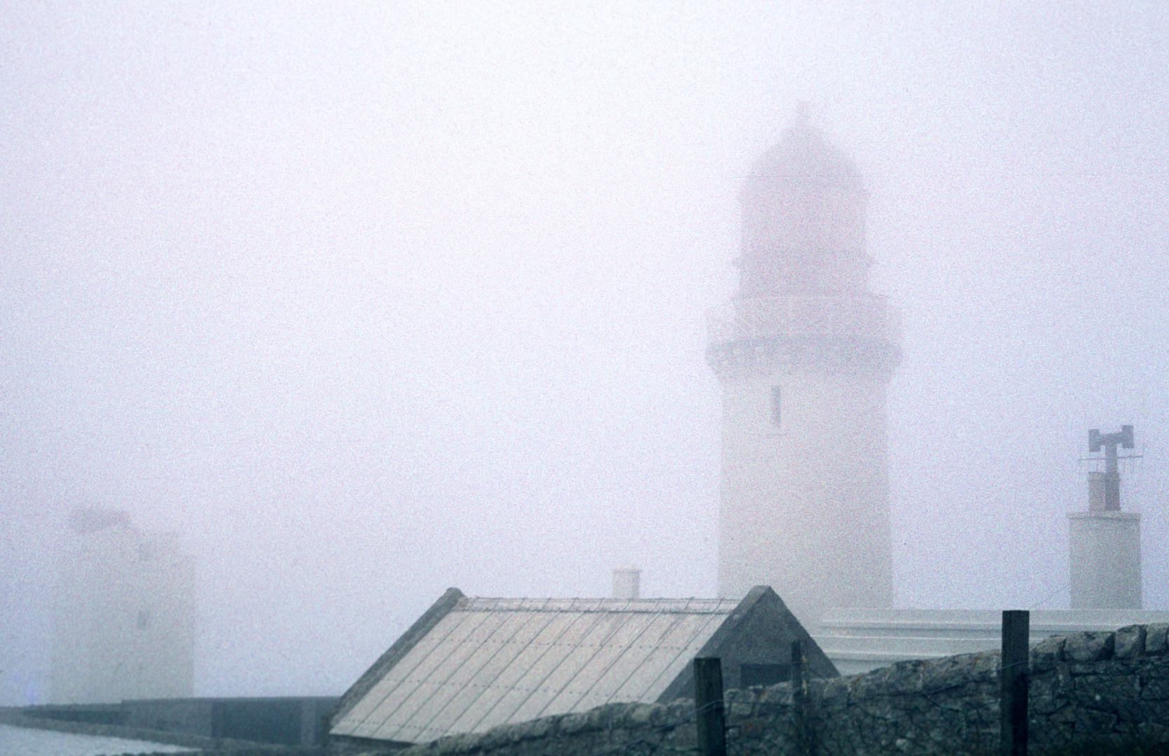 Leuchtturm von Dunnet Head im Nebel