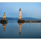 Leuchtturm von Lindau zur blaue Stunde