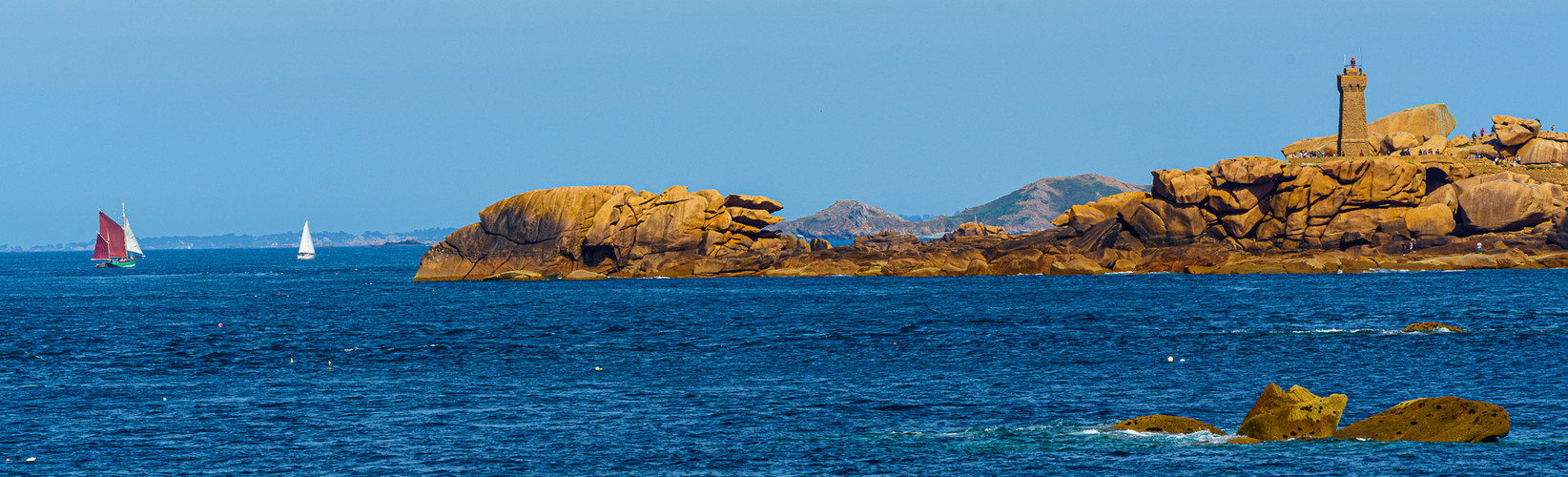 Leuchtturm von Ploumanac'h an der Pointe de Squéouel