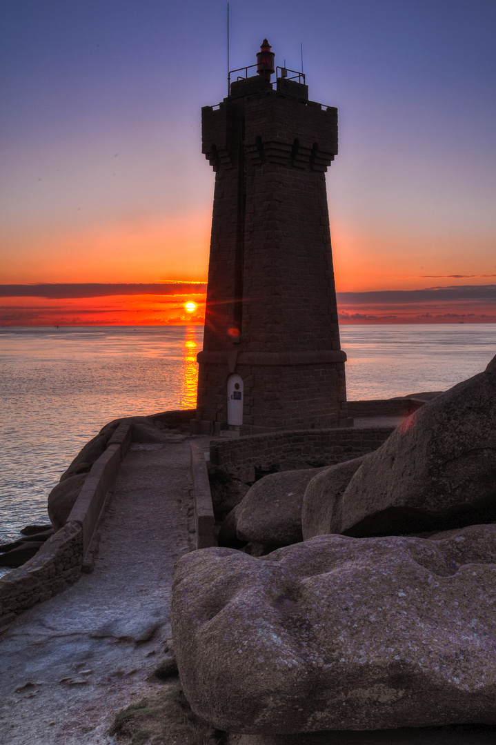 Leuchtturm von Ploumanac'h bei Sonnenuntergang