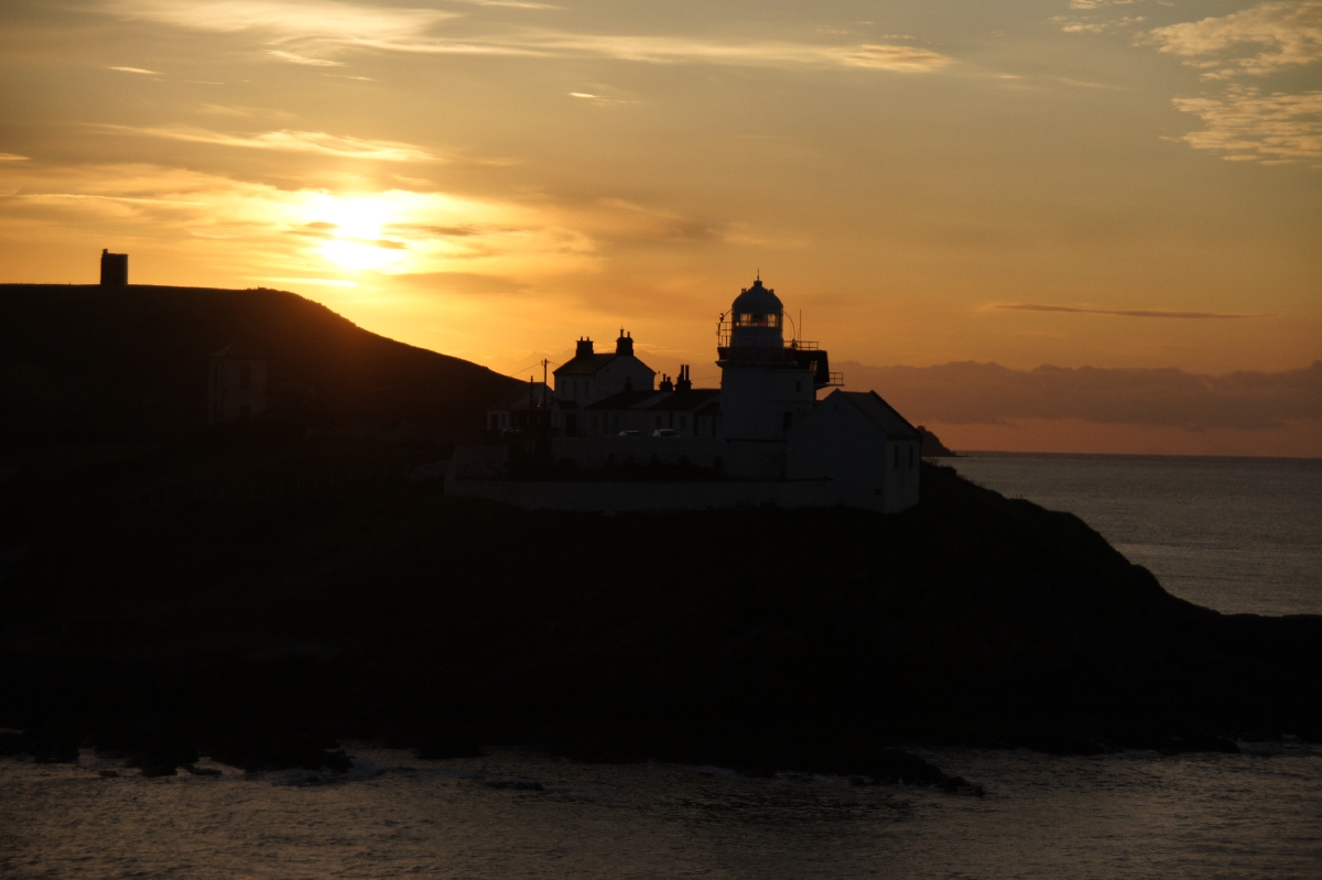 Leuchtturm vor Cobh in der Morgensonne