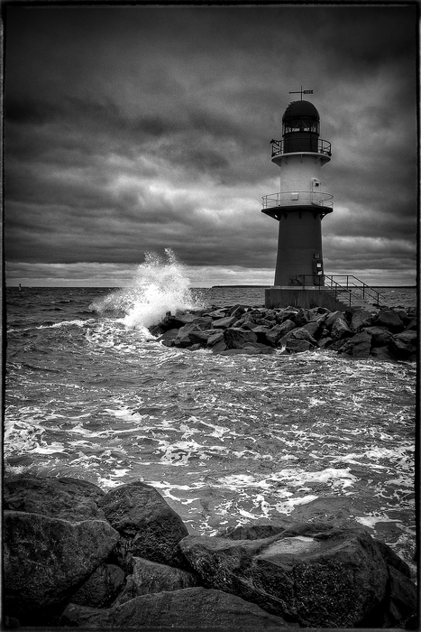 -leuchtturm-warnemünde-