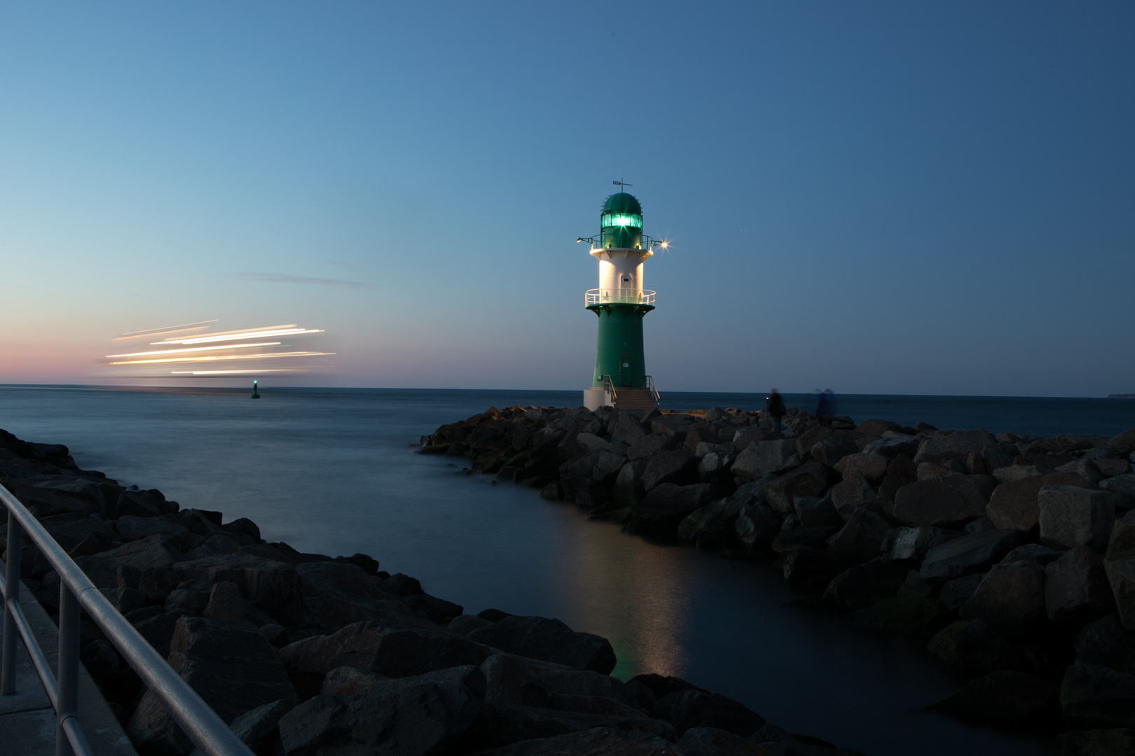 Leuchtturm Warnemünde Foto & Bild | world, spezial, wasser Bilder auf ...