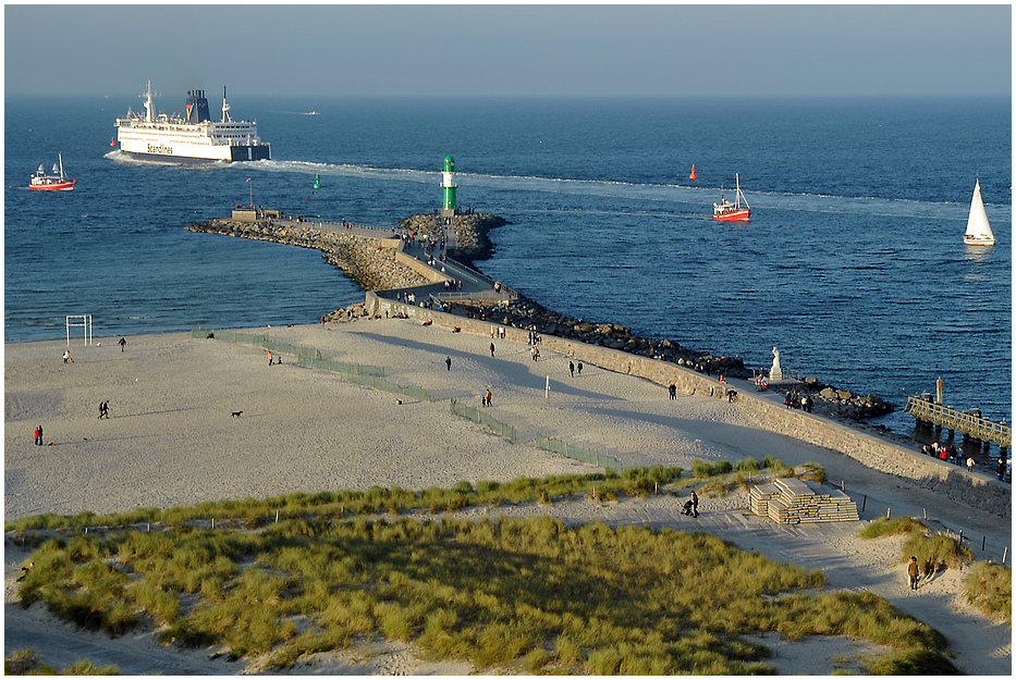 Leuchtturm Warnemünde ganz oben....