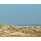 Leuchtturm Westerhever in eisiger Landschaft.