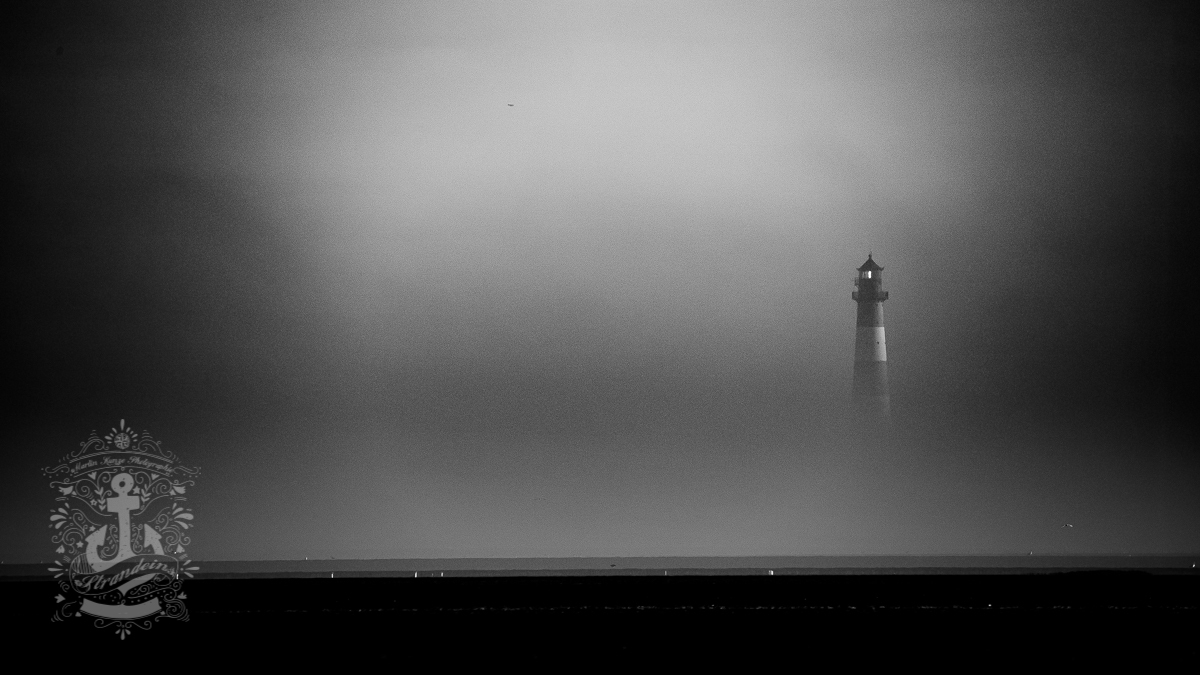 LEUCHTTURM WESTERHEVERSAND IM NEBEL