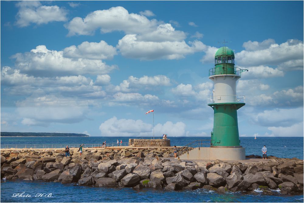 Leuchturm an der Hafeneinfahrt Warnemünde