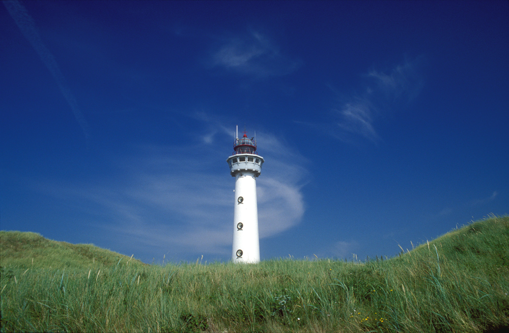 Leuchturm in den Dünen bei Egmond an Zee - Noord-Holland