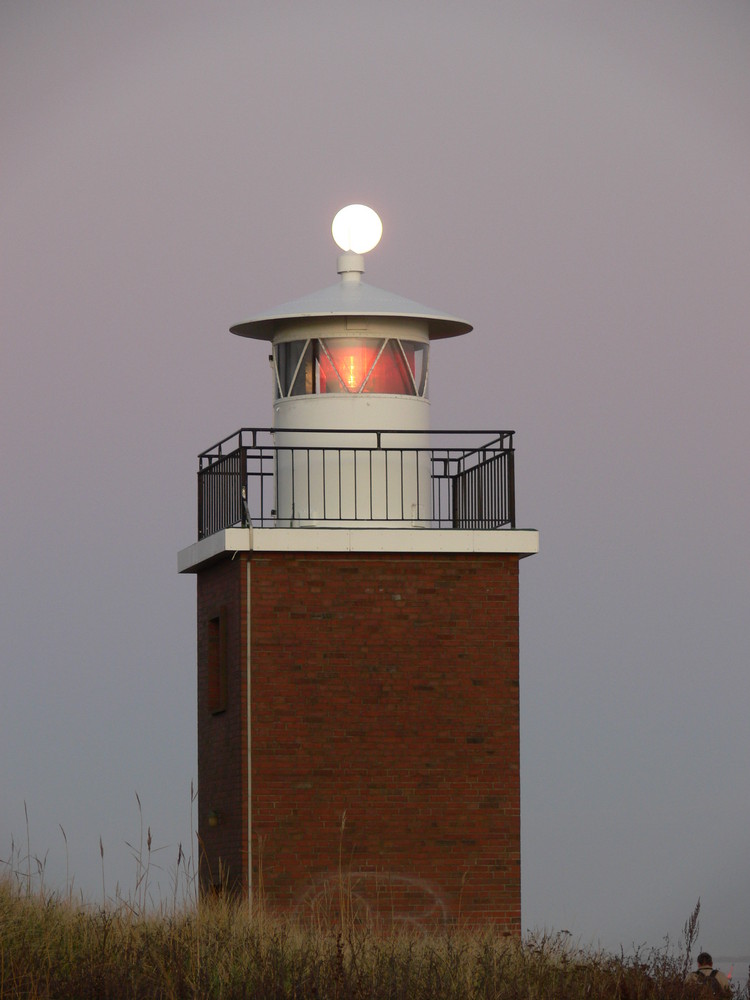 Leuchturm in Wyk mit Mond