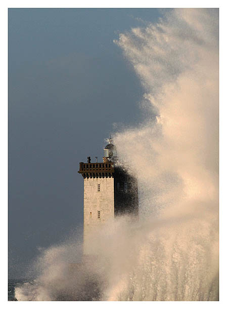 Leuchturm mit Wasser