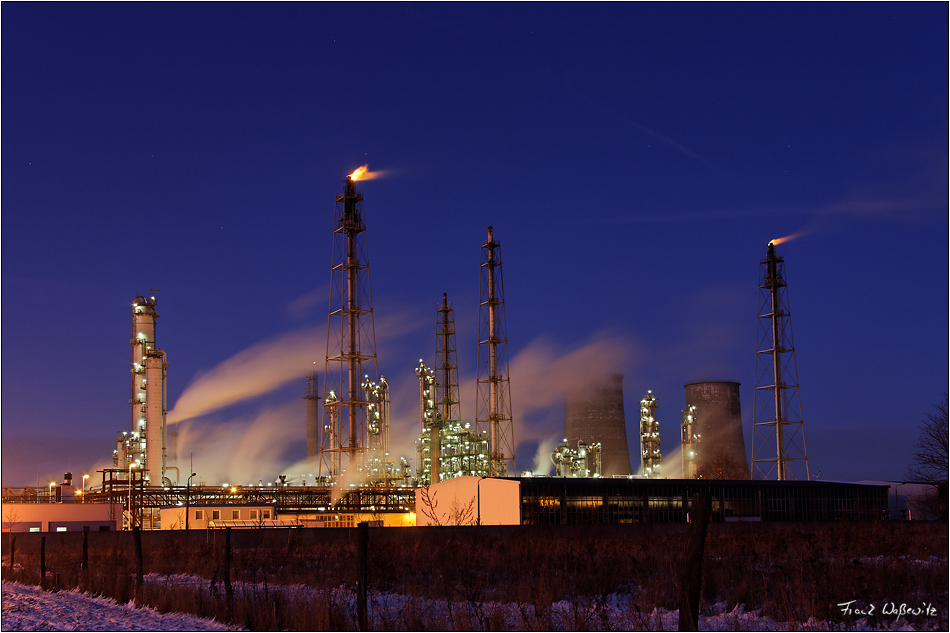 Leuna Werke Total Raffinerie Mitteldeutschland Gmbh Spergau Im Winter Foto Bild Industrie Und Technik Industrie Nachts Industriefotografie Bilder Auf Fotocommunity