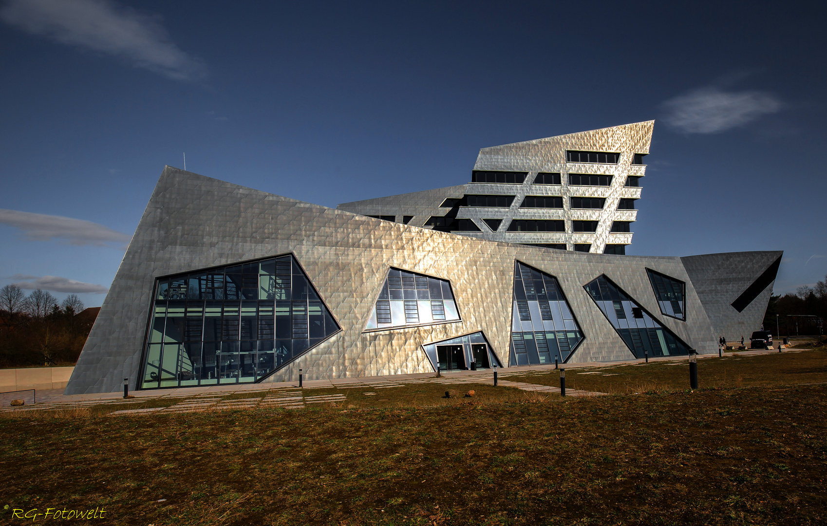 Leuphana Uni im Abendlicht Foto & Bild | architektur, profanbauten