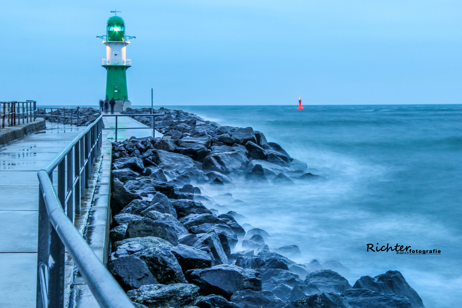 Leutturm zwischen Wind und Wellen