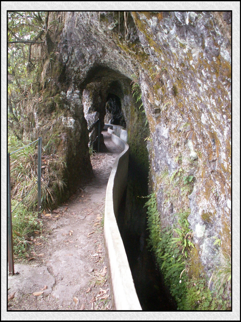 Levadatunnel Richtung Portela