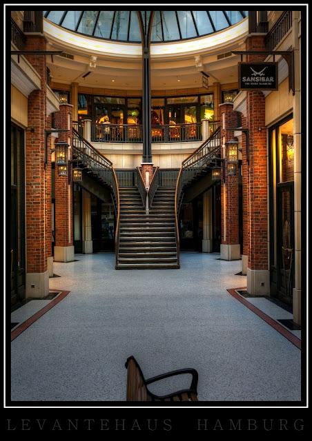 Um die architektur und um das stadtbild hamburgs erworben haben, zu danken. Levantehaus Hamburg : Levantehaus Hamburg Foto Bild Architektur Stahlbau Treppe Bilder Auf Fotocommunity