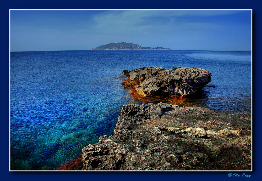 Levanzo all'orizzonte