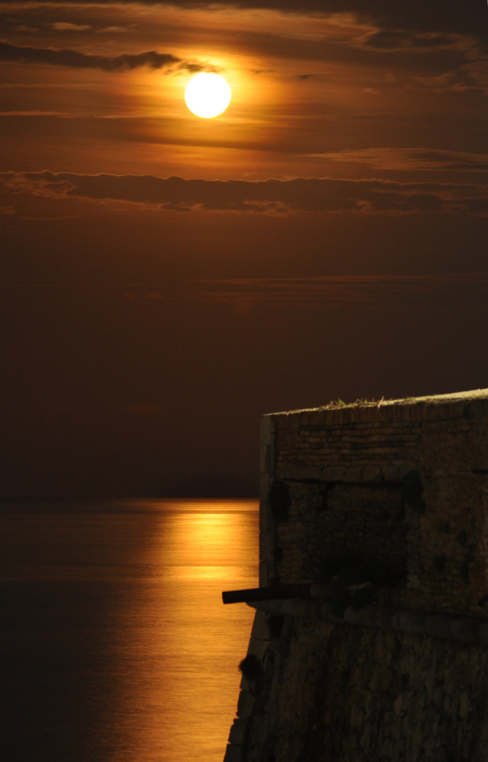 Levé de Lune rousse