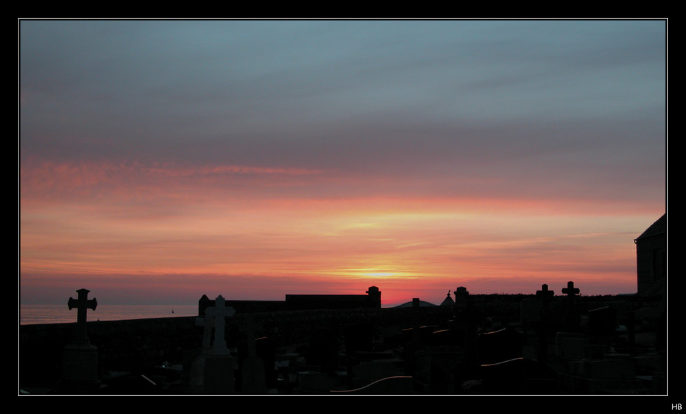 Levé de soleil au cimetière