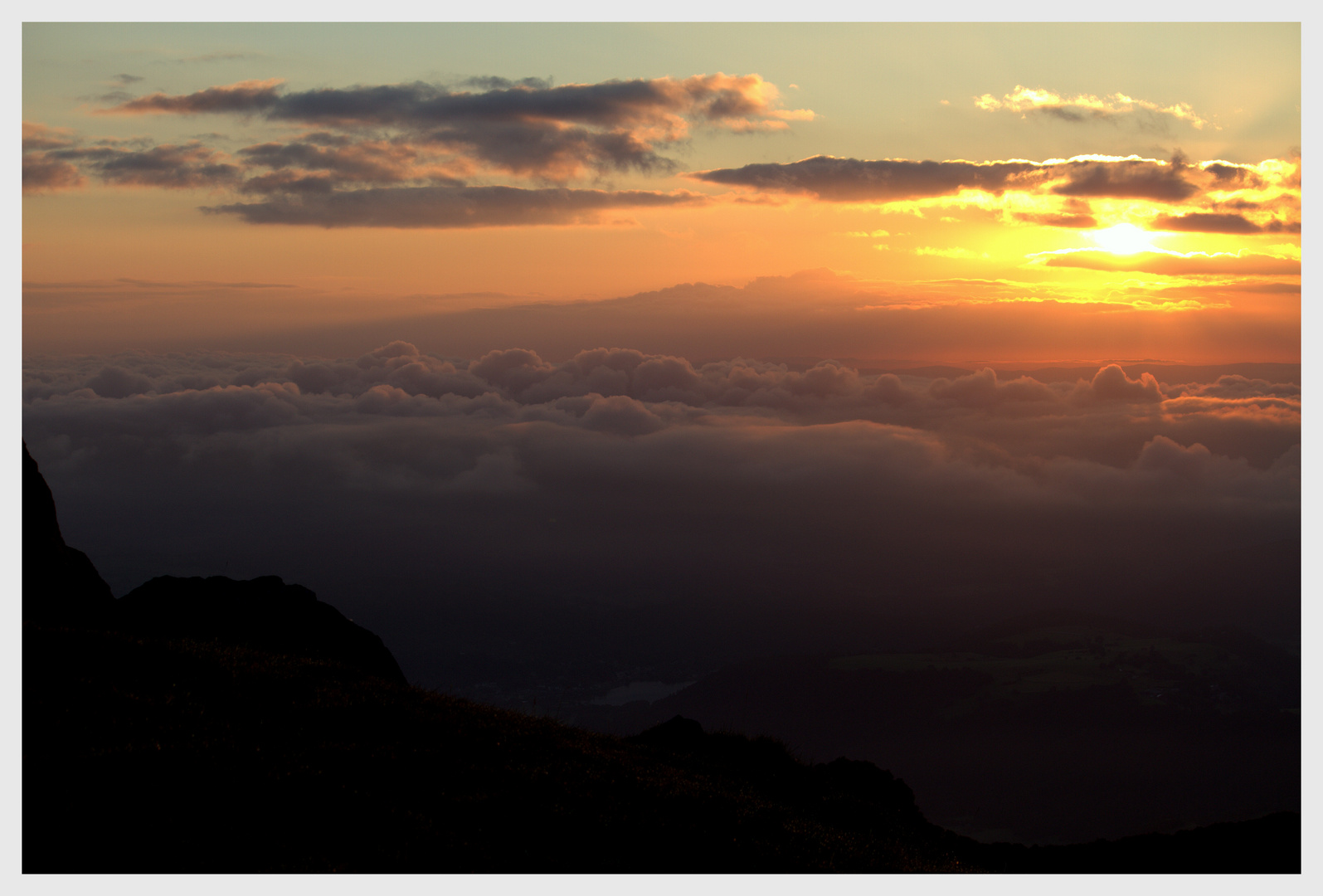 levé de soleil au sommet du roc de Cuzeau Auvergne