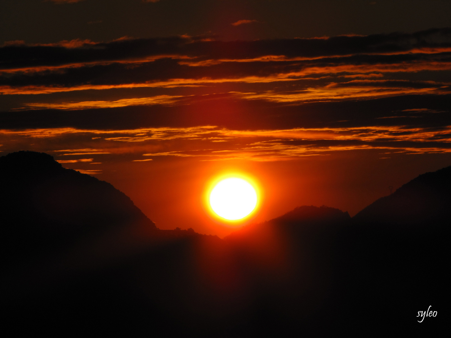 leve du soleil,berre les alpes