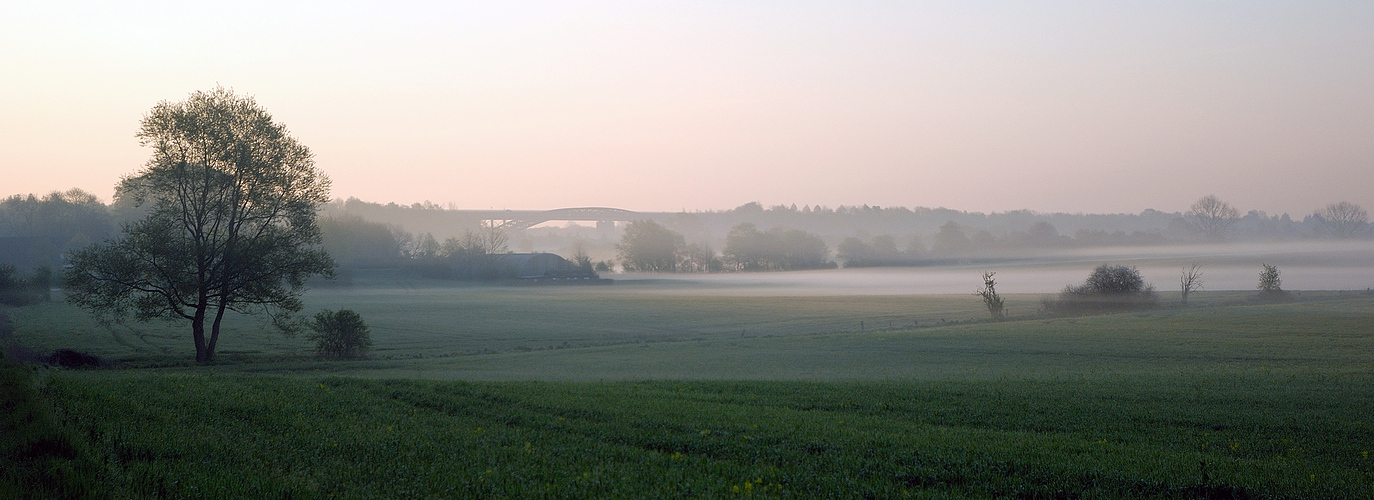 levensauerhochbruecke im nebel