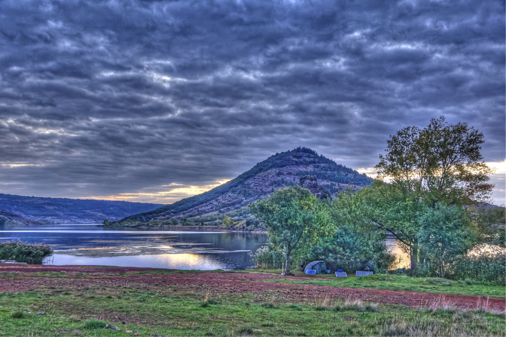 lever au lac du Salagou ( Hérault )