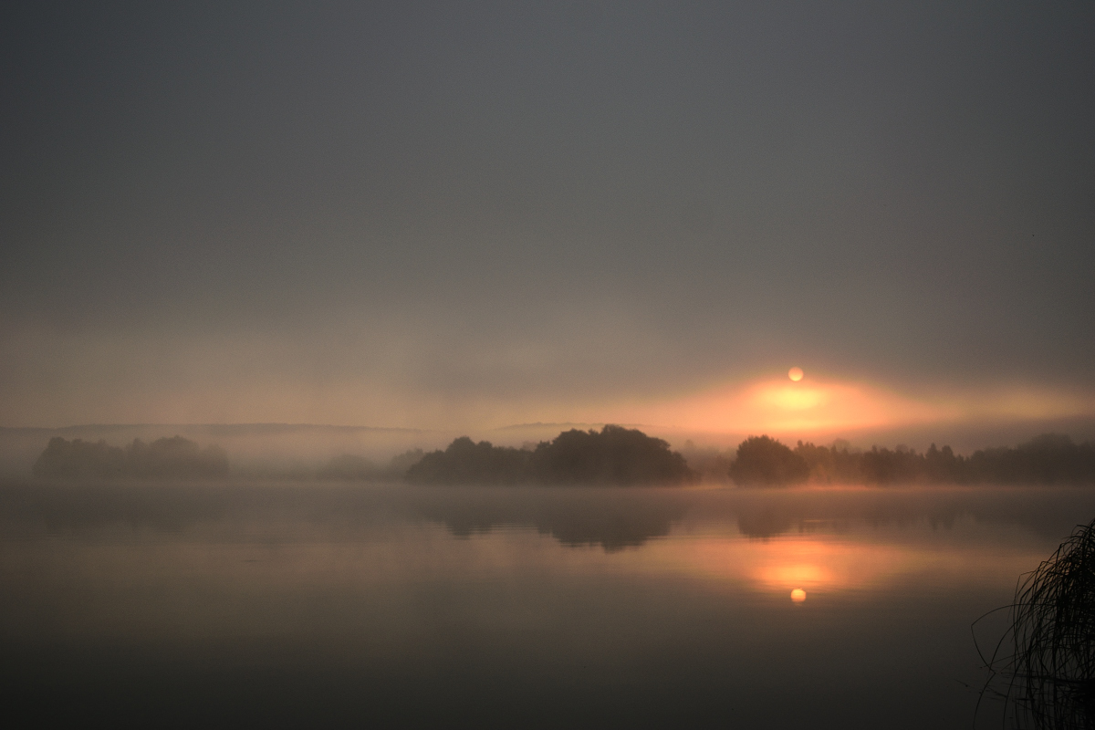 Lever de soleil brumeux