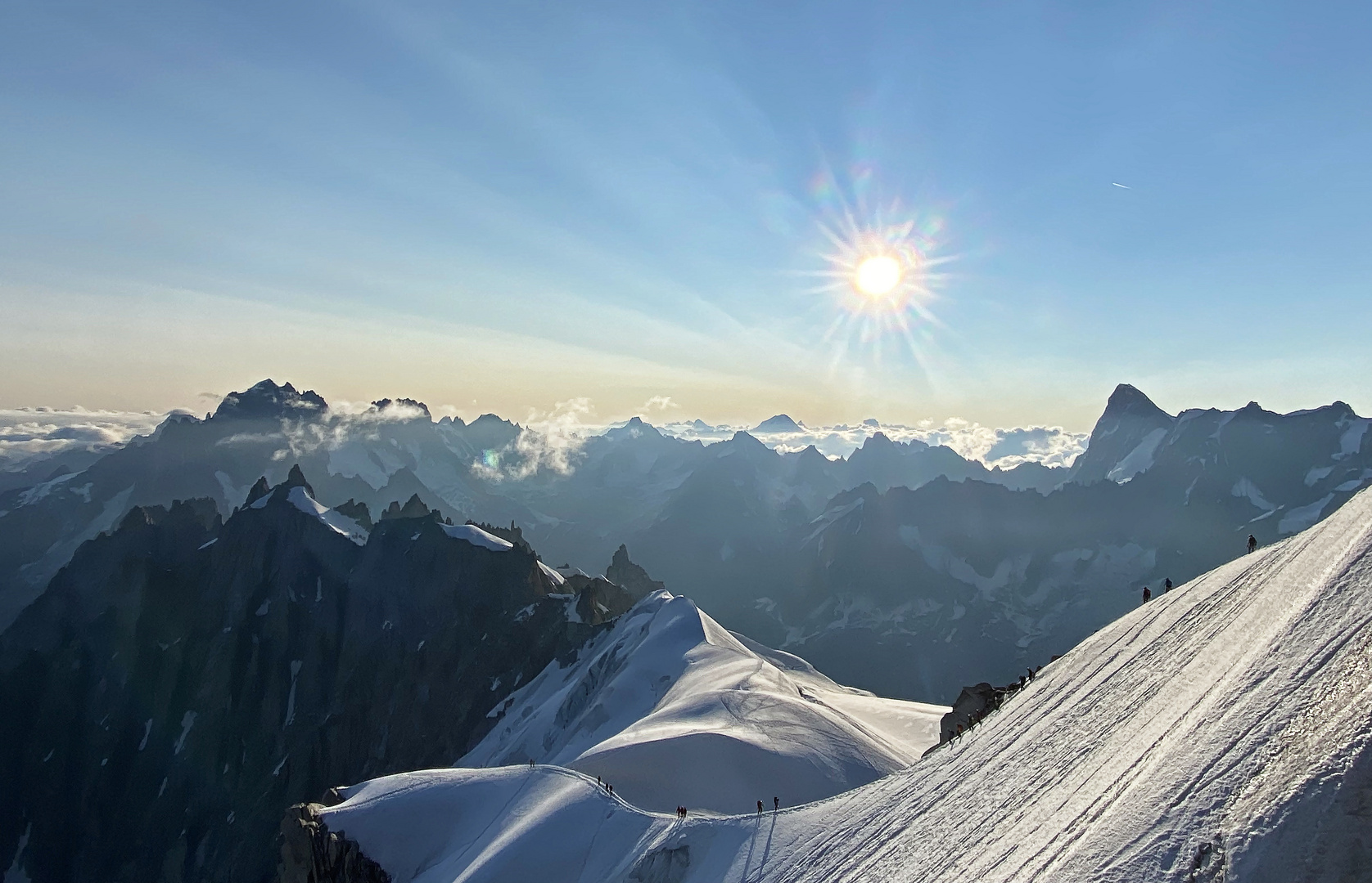 Lever de soleil depuis l'aiguille du midi