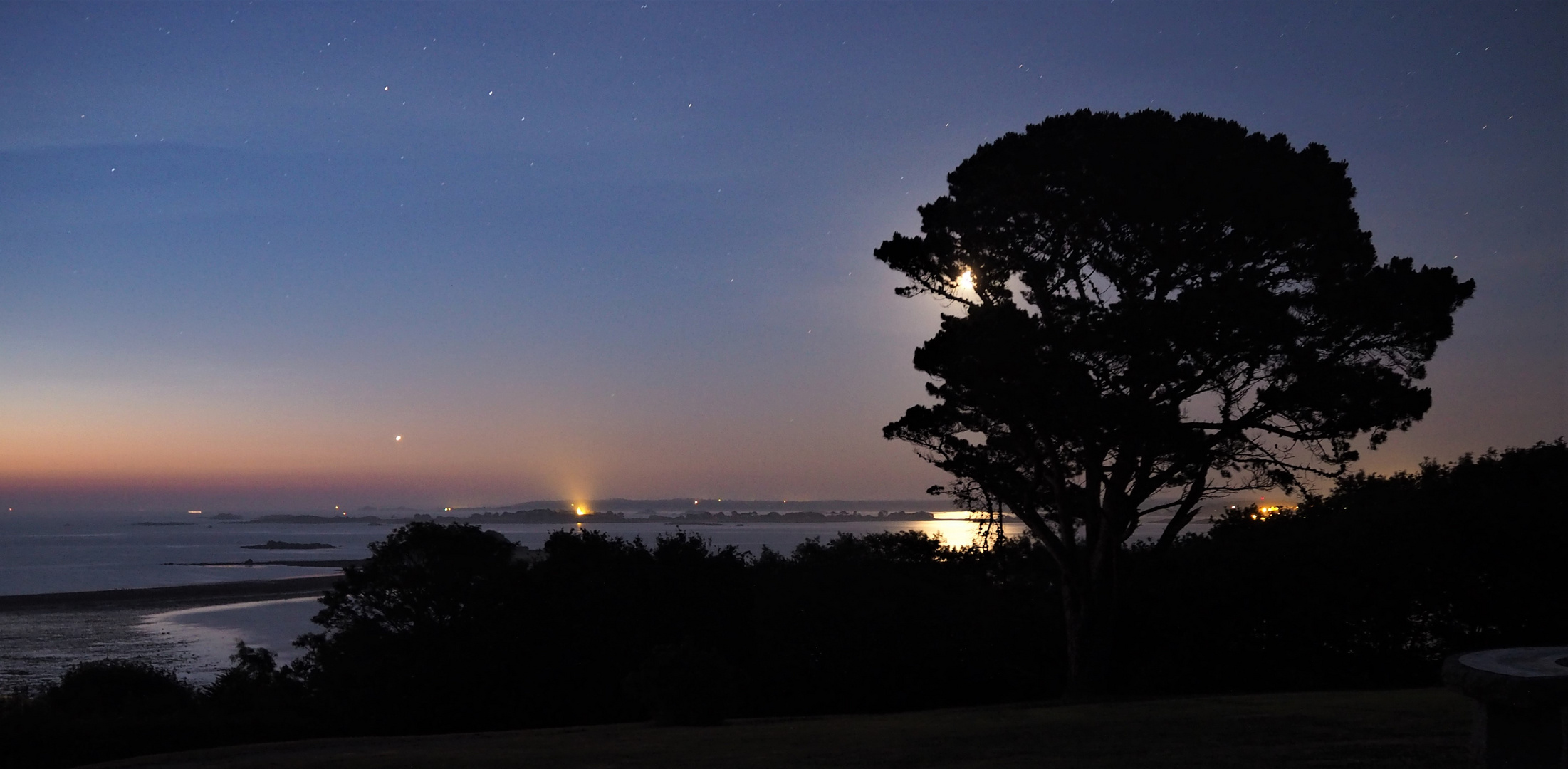 Lever de soleil et clair de lune sur la Baie