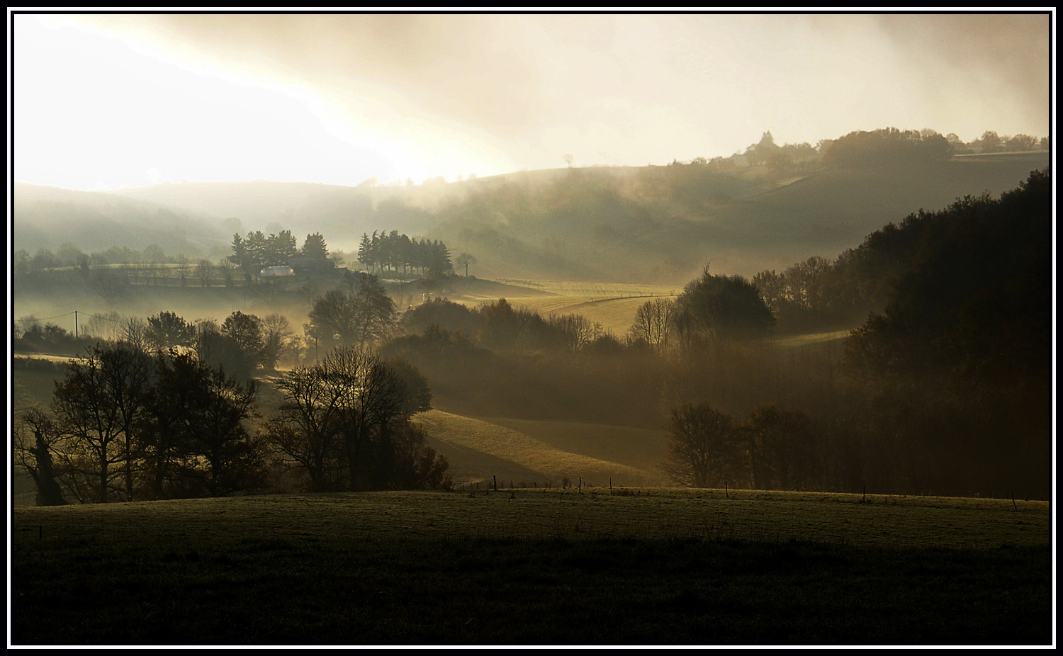 Lever de soleil sur la campagne aveyronnaise