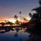 Lever de soleil sur la piscine de l’Hôtel Tiéti à Poindimiè (Côte Est de Nouvelle-Calédonie)