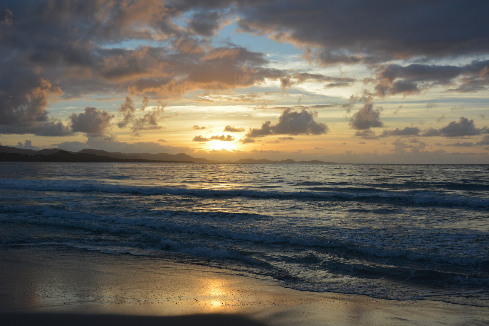lever de soleil sur la plage du Diaman