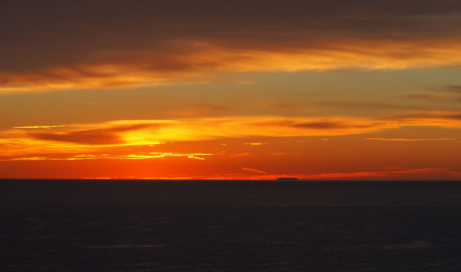 Lever de soleil sur le ferry pour la Corse